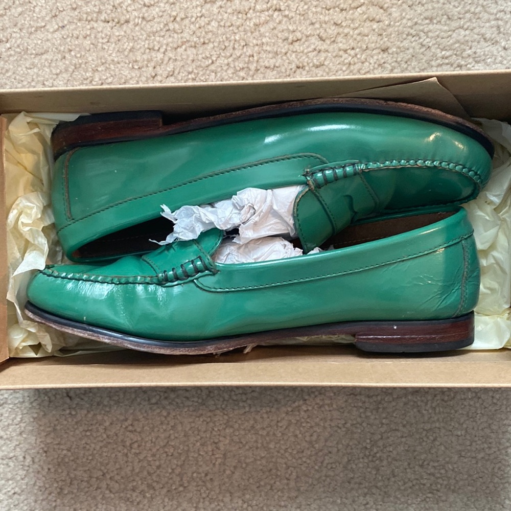 MOVING SALE. BASS GREEN LOAFER.